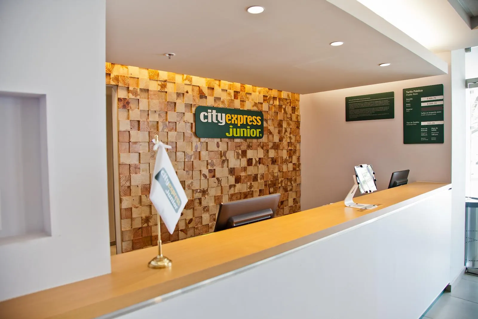 Hotel City Express Junior By Marriott Cancún