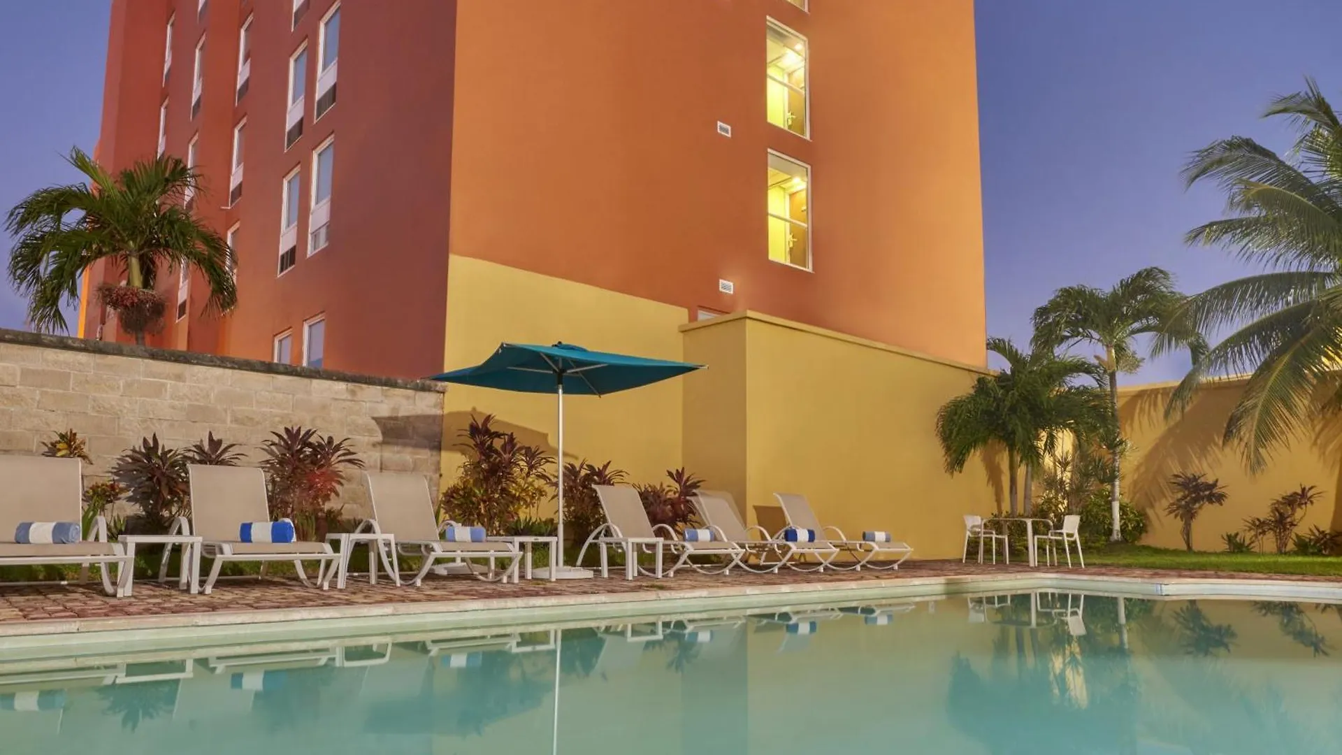 *** Hotel City Express Junior By Marriott Cancún México
