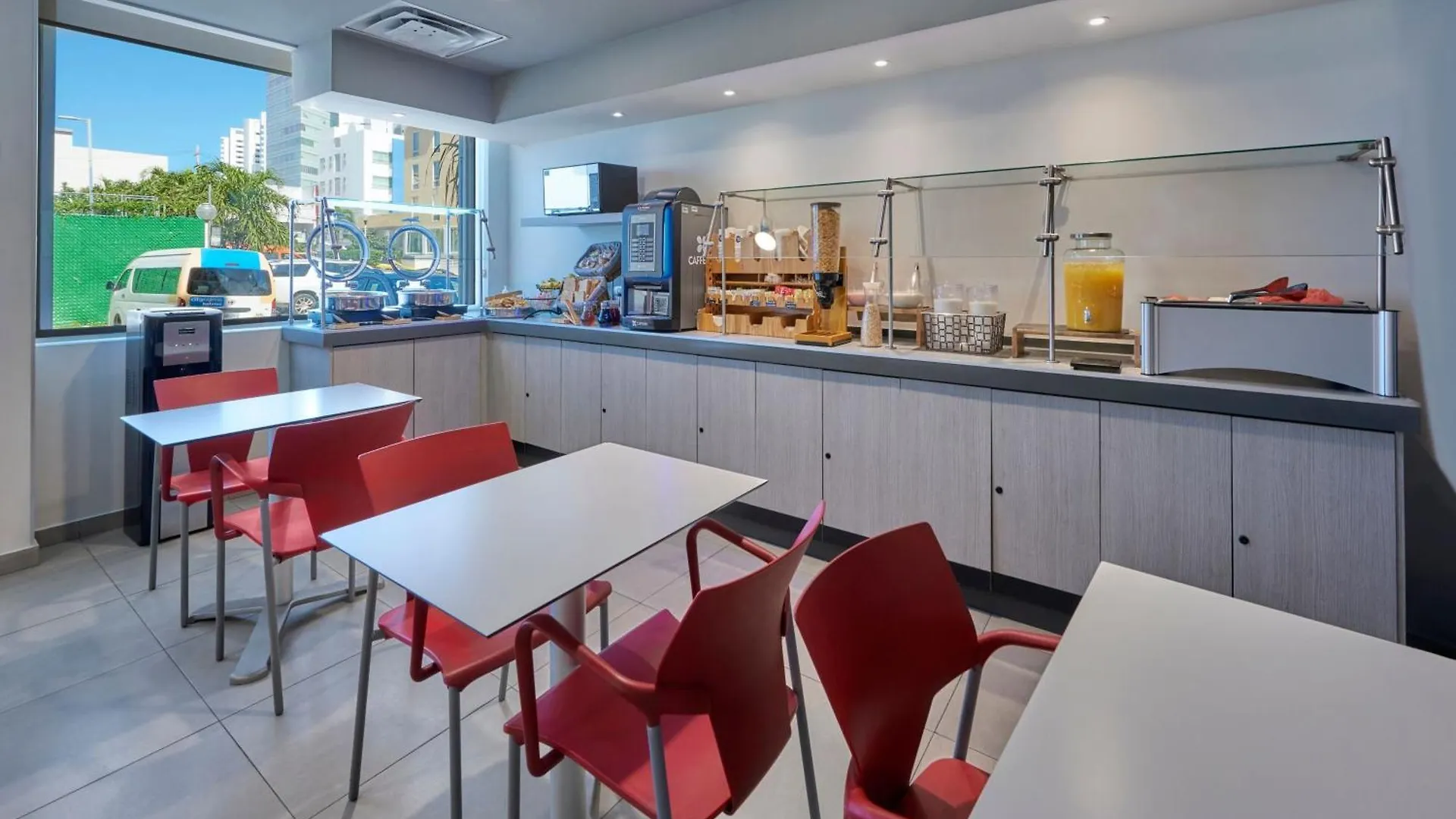 Hotel City Express Junior By Marriott Cancún