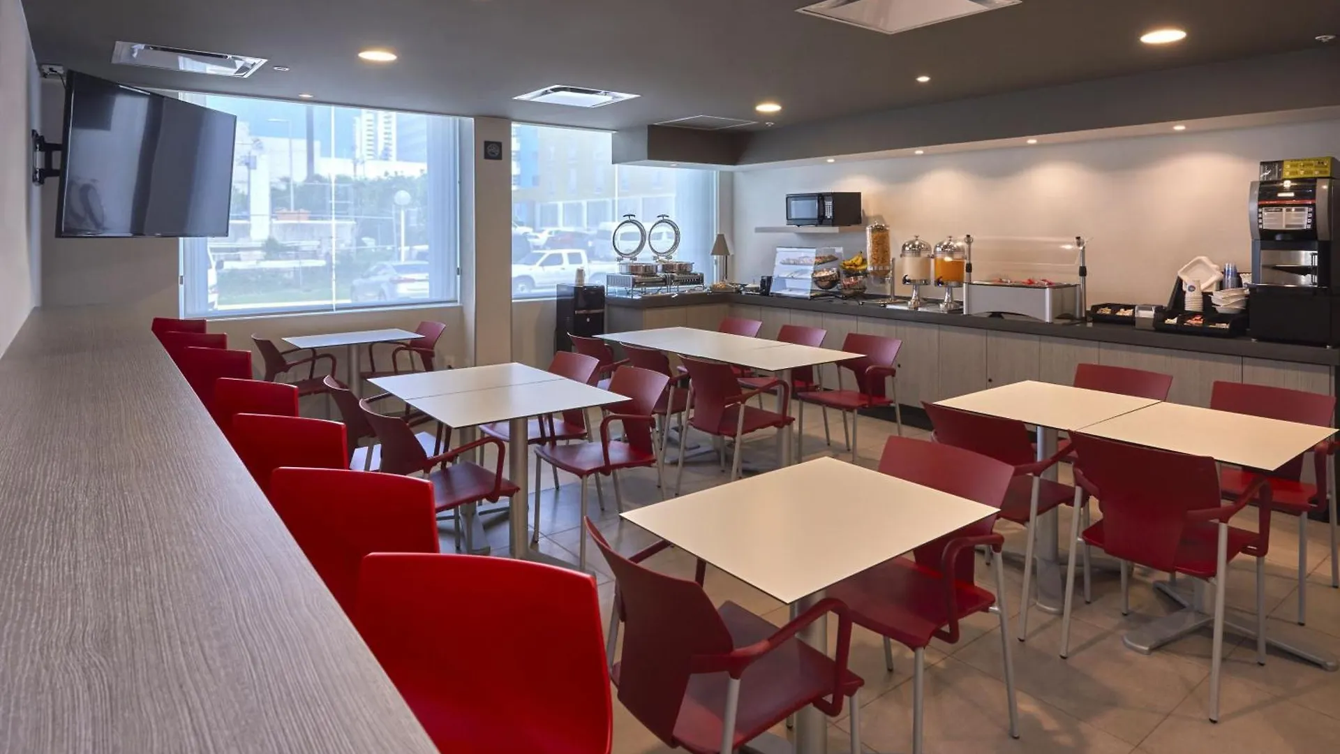Hotel City Express Junior By Marriott Cancún
