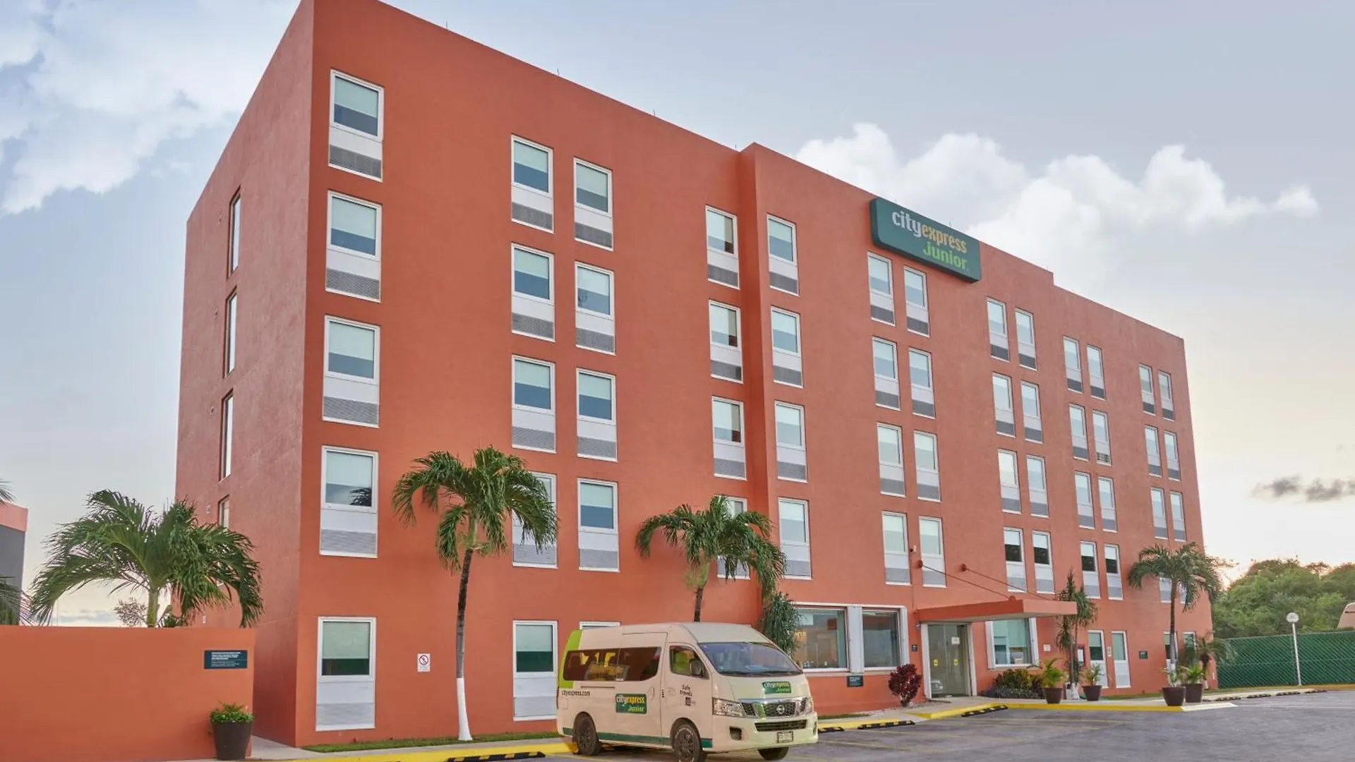 City Express Junior By Marriott Cancún Hotel