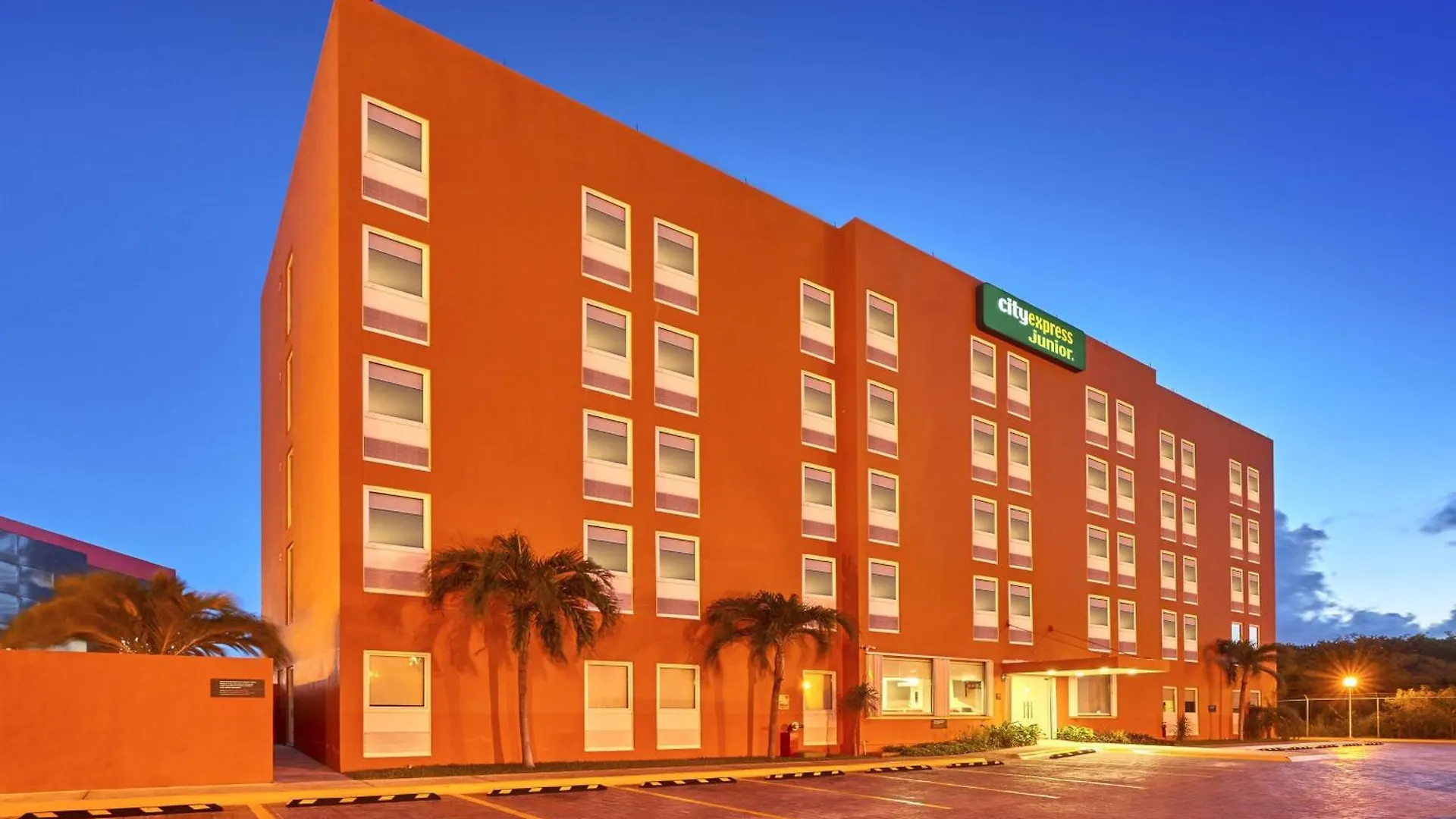 City Express Junior By Marriott Cancún