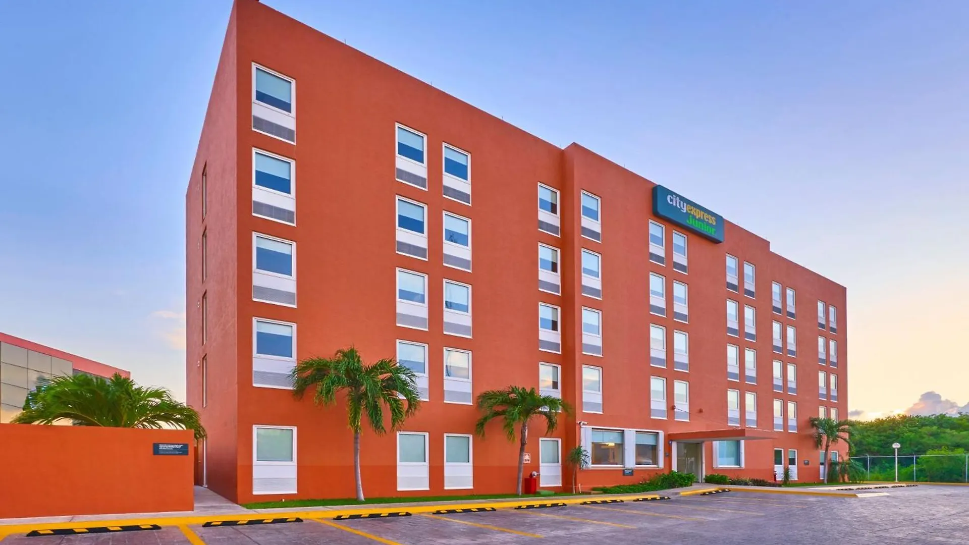 City Express Junior By Marriott Cancún Hotel